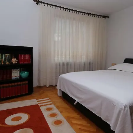 Promenade Apartment *